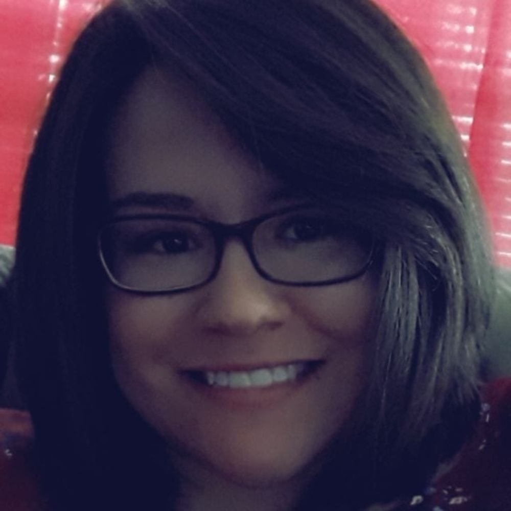 Meet your Posher, Larissa